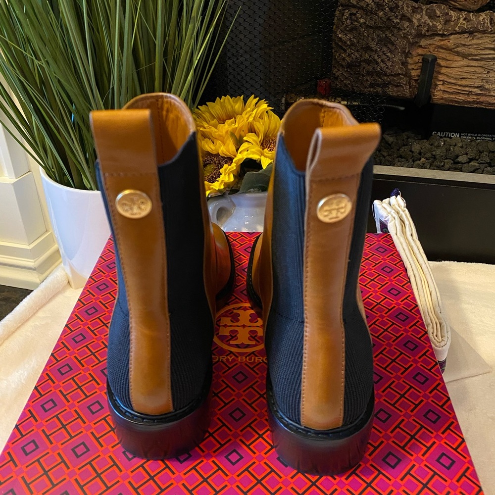 🎉NEW🎉TORY BURCH CHELSEA BOOT - Picture 4 of 8